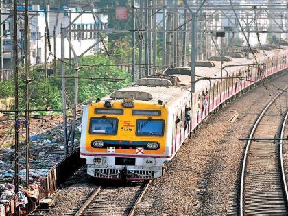 The old man's life was saved by jumping on the track | ट्रॅकवर उडी घेऊन वाचविला वृद्धाचा जीव