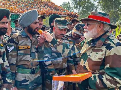 Learn new tactics; The Prime Minister Narendra Modi celebrated Diwali with the soldiers | नवीन युद्धतंत्रे आत्मसात करा; पंतप्रधानांनी जवानांसोबत केली दिवाळी साजरी