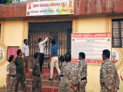 Gram sevaks broke the locks under police protection, tense situation in the Kolara village | पोलिस संरक्षणात ग्रामसेवकांने तोडले कुलूप; कोलारा गावात तणाव