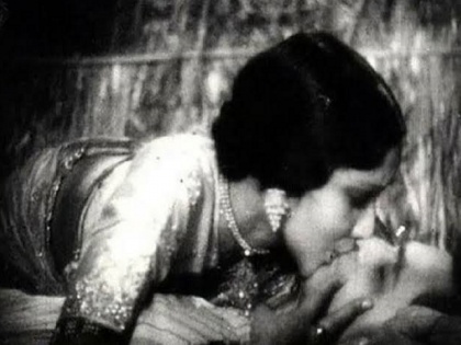 Bollywood's first Kiss scene was Just 4 minutes, read in detail | फक्त ४ मिनिटांचा होता बॉलिवूडमधील फर्स्ट किस सीन, वाचा सविस्तर
