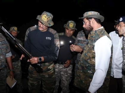 Chief Minister's Eknath Shinde Diwali with tribals and jawans | आदिवासी व जवानांसाेबत मुख्यमंत्र्यांची दिवाळी; भाऊबीजेला महिला पाेलिसांनी केले औक्षण