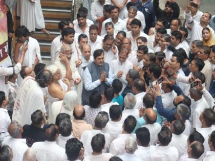 Organized a silent rally against the brutal massacre of Jain sadhus; MLA Mangalprabhat Lodha participated | जैन साधूंच्या निघृण हत्याकांडविरोधात मौन रॅलीचे आयोजन; मंगलप्रभात लोढा यांनी घेतला सहभाग