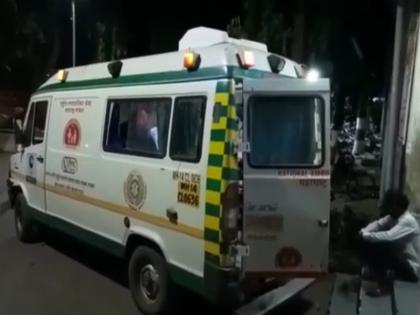 Delivery of a tribal woman in an ambulance in front of the hospital; Types of Ulhasnagar Central Hospital | रुग्णालय समोरच रुग्णवाहिकेत आदिवासी महिलेची प्रसूती; उल्हासनगर मध्यवर्ती रुग्णालयातील प्रकार