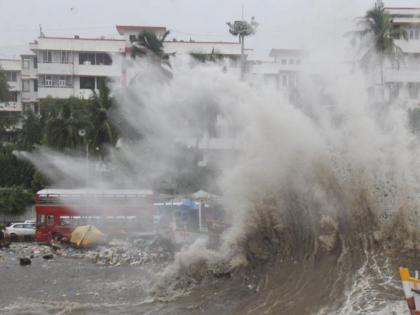 High Tide Mumbai: चार दिवस समुद्राला मोठी भरती; साडेचार मीटरपेक्षा अधिक उंच लाटा - Marathi News | High tide in the sea for four days in mumbai; waves more than four and a half meters high | Latest News at Lokmat.com