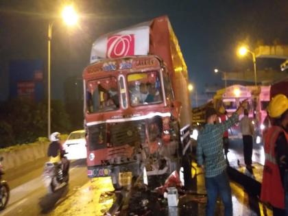 Oil spill disrupts traffic on Nashik Mumbai highways The driver was admitted to the hospital | नाशिक-मुंबई महामार्गांवर ऑईल सांडल्यामुळे वाहतुकीस अडथळा; चालक रुग्णालयात दाखल