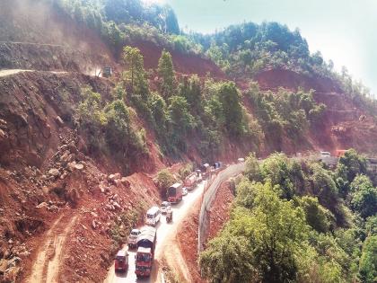 Police keep a watch at 13 dangerous places on the highway | महामार्गावरील धाेकादायक १३ ठिकाणी पाेलिसांची करडी नजर, गणेशोत्सवाच्या पार्श्वभूमीवर प्रशासन सज्ज