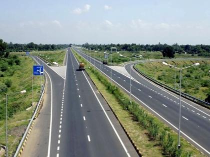 Mumbai-Agra highway: Driving-fighter junkie workout | मुंबई-आग्रा महामार्ग : वाहनचालक-पादचाऱ्यांची जीवघेणी कसरत