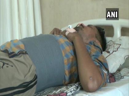 Doctors removed 8 spoons, 2 screwdrivers, 2 toothbrushes and 1 kitchen knife from the stomach of a 35-year-old man | Video : बापरे! रुग्णाच्या पोटातून काढले 8 चमचे, 2 स्क्रू ड्रायव्हर, 2 टूथब्रश आणि चाकू