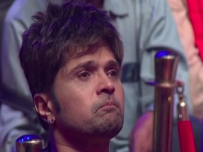 Indian Idol 11 GRAND FINALE himesh reshammiya cry in show on ranu mandal song | अन् ‘इंडियन आयडल 11’च्या सेटवर ढसाढसा रडला हिमेश रेशमिया