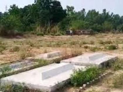  The encroachers obstruct the funeral of the deceased in a Hindu burial ground | हिंदू दफनभूमिमध्ये मृतदेहावर अंत्यसंस्कार करण्यास अतिक्रमकांची आडकाठी