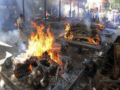 Person who disposed of the bodies of rape victims in Karnataka has made shocking revelations | १६ वर्षे अत्याचार झालेल्या मुलींच्या मृतदेहाची लावत होता विल्हेवाट; एका घटनेमुळे केला खुलासा Person who disposed of the bodies of rape victims in Karnataka has made shocking revelations | १६ वर्षे अत्याचार झालेल्या मुलींच्या मृतदेहाची लावत होता विल्हेवाट; एका घटनेमुळे केला खुलासा