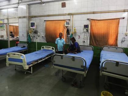 58% beds in Mumbai Municipal Hospital, Kovid Center | कोरोना जातोय... महापालिका रुग्णालयाच्या कोविड सेंटरमधील ५८ टक्के खाटा रिकाम्या