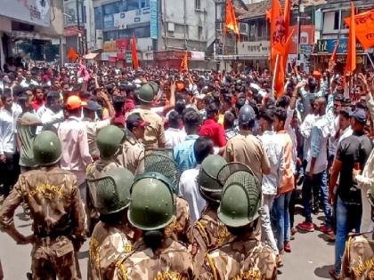 Hindutva march in Ichalkaranji to protest the incident at Herle in Kolhapur district | कोल्हापुरातील इचलकरंजीत हिंदुत्ववाद्यांचा मोर्चा, फळविक्रेत्यांचे हातगाडे उलटवले; तणावाचे वातावरण