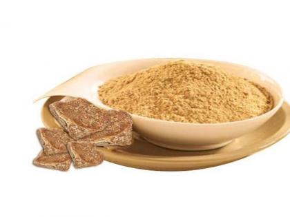 There are dangers to fake asafoetida, learn how to identify genuine asafoetida | बनावट हिंगाचे शरीराला असतात धोके, जाणून घ्या कसे ओळखाल अस्सल हिंग There are dangers to fake asafoetida, learn how to identify genuine asafoetida | बनावट हिंगाचे शरीराला असतात धोके, जाणून घ्या कसे ओळखाल अस्सल हिंग