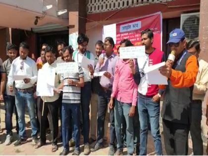 Bank officers and employees of Hingoli backs nationwide strike | देशव्यापी संपात हिंगोलीतील बँक अधिकारी व कर्मचारी सहभागी