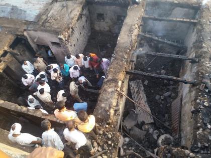 three people of one family died in cylinder blast in hingolis kuranda | हिंगोलीत मध्यरात्री सिलिंडरचा स्फोट; एकाच कुटुंबातील तिघांचा मृत्यू