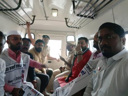 Farmers organs for sale march on the legislature in Nagpur, police detained them | अवयव विक्रीस काढणाऱ्या शेतकऱ्यांची नागपूरात विधीमंडळावर धडक, पोलिसांनी घेतले ताब्यात 