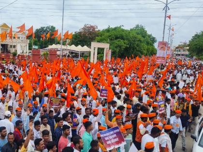 Lakhs of community members enter Hingoli for Maratha reservation Sanwad rally | मराठा आरक्षण संवाद रॅलीसाठी लाखों समाजबांधव हिंगोलीत