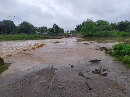 26761 cusecs discharge from Hiradpuri dam; Many villages lost contact | हिरडपुरी बंधाऱ्यातून २६७६१ क्युसेस विसर्ग; अनेक गावांचा संपर्क तुटला