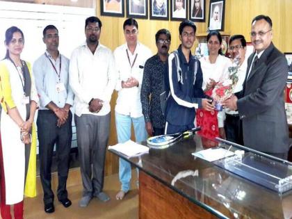 Hiray Junior College second championship in squash | हिरे कनिष्ठ महाविद्यालयास स्क्वॅश स्पर्धेत दुस-यांदा अजिंक्यपद