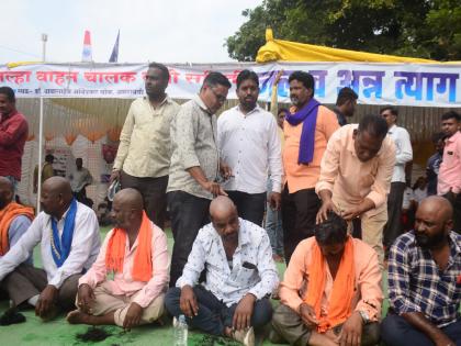 Shave drivers against hit and run laws Chain movement of the District Motorists Action Committee at Irwin Chowk | हिट अँड रन कायद्याविरोधात वाहनचालकांचे मुंडण; जिल्हा वाहनचालक कृती समितीचे इर्विन चौकात साखळी आंदोलन