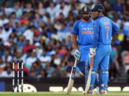 India vs Australia ODI : Hitman Rohit Sharma learning the floss dance | India vs Australia ODI : हिटमॅन रोहित शिकतोय 'floss' डान्स; पाहा व्हिडिओ