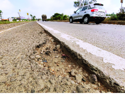 Narrow road, 3,000 vehicles run daily | अरुंद रस्ता, रोज ७० हजार वाहनांची धाव --असुविधांचा ‘महा’मार्ग