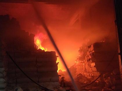 fire broke out in a linen warehouse in Bhiwandi | भिवंडीमध्ये तागाच्या गोदामाला भीषण आग