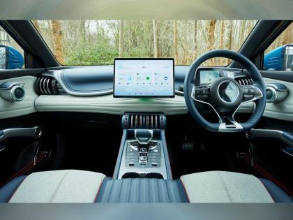 बाजारात आली नवीन इलेक्ट्रिक कार, ६३० किमी रेंज, केवळ ९ मिनिटांत होईल फुल चार्ज! जबरदस्त आहेत फीचर्स - Marathi News | New electric car launched in the market, 630 km range, full charge in just 9 minutes Features are awesome | Latest auto News at Lokmat.com