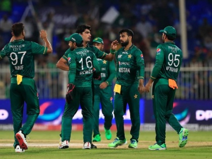 Asia Cup 2022, PAK vs HK : Pakistan enter in Super 4, Hong Kong bowled out for 38, lowest T20I total against Pakistan by any team  | Asia Cup 2022, PAK vs HK : पाकिस्तानची Super 4 मध्ये धडक; हाँगकाँगला ३८ धावांवर गुंडाळून रचला इतिहास