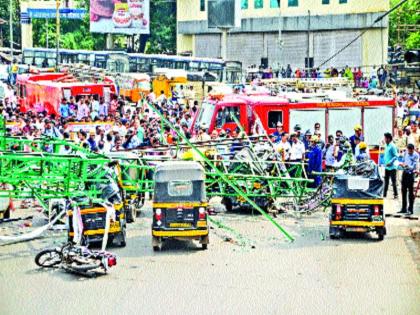 Three workers arrested for hoarding | होर्डिंग कापणाऱ्या तीन कामगारांना अटक