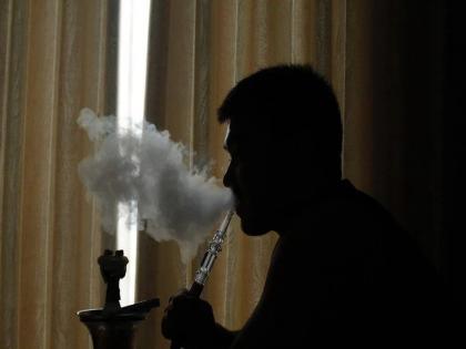 'Dum Maro Dum' in hotels around Loni Police Station; Unauthorized hookah smoke | लोणी पोलीस स्टेशन परिसरातील हॉटेल्समध्ये ‘दम मारो दम’; अनधिकृत हुक्क्याचा धूर