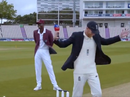 England vs West Indies 1st Test: West Indies captain Jason Holder almost forgot the unwritten rule of no handshakes | England vs West Indies 1st Test: वेस्ट इंडिजच्या कर्णधाराकडून झाली चूक; विसरला महत्त्वाचा नियम