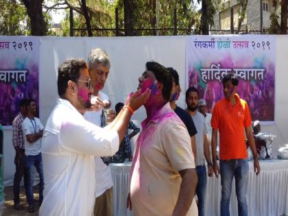 Rangkarmi Holi Celebration See Photos | असा चढला सेलिब्रिटींवरही होळीचा रंग, पाहा रंगकर्मीचे खास सेलिब्रेशन PHOTO