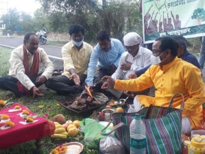 God give wisdom to those who cut down trees: Sacrifice of tree friends to save Ajni forest | झाडे कापणाऱ्यांना सद्बुद्धी दे रे देवा : अजनी वन वाचविण्यासाठी वृक्षमित्रांचे हवन 