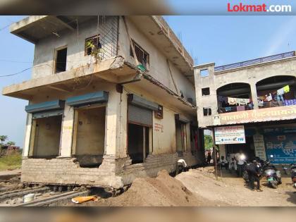 Obstacle to palanquin highway The whole house will be lifted and placed in another place | House Lifting In Pune: पालखी महामार्गाला अडथळा! अख्ख घरच उचलून दुसऱ्या जागेवरती ठेवणार