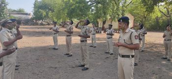 Homeopathic medicine distribution to SRPF personnel | नागपुरात एसआरपीएफ जवानांना होमिओपॅथी औषध वितरण