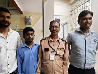 Honesty of the security guards ... returned the bag of 23 lakhs | सुरक्षारक्षकांची इमानदारी...तब्बल २३ लाखांची बॅग केली परत