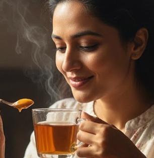 आरोग्यासाठी मधपाणी एकदम पौष्टिक ठरते, पाहा किती फायदे आहेत या गोडसर पाण्याचे