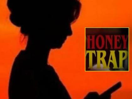 An elderly man in Satara was robbed by being trapped in a honey trap, two women were detained by the police. | हनी ट्रॅपमध्ये अडकवून साताऱ्यातील वृद्धाला लुबाडले, दोन महिलांना पोलिसांनी ताब्यात घेतले An elderly man in Satara was robbed by being trapped in a honey trap, two women were detained by the police. | हनी ट्रॅपमध्ये अडकवून साताऱ्यातील वृद्धाला लुबाडले, दोन महिलांना पोलिसांनी ताब्यात घेतले