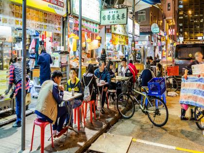 The most expensive city Hongkong! 1 BHK rent 4 lakhs, haircut 5000; 50,000 salary for housekeeper | सर्वात महाग शहर! १ BHK चं भाडं ४ लाख, हेअरकट ५०००; घरकाम करणाऱ्याला ५० हजार पगार