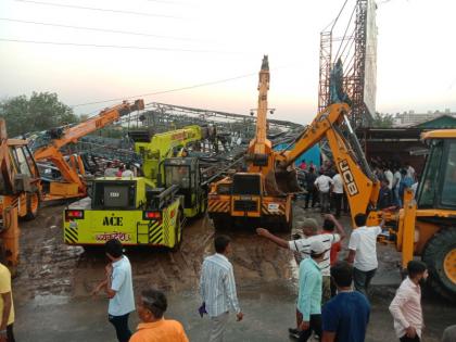 pimpri chinchwad Hoarding disaster Wake up my mother what shall I do now all stunned with screams and cries | होर्डिंग दुर्घटना! माझ्या आईला उठवा...मी आता काय करू..., किंकाळ्या अन् आक्रोशाने सारेच स्तब्ध