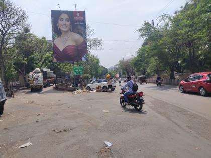 rectification or cancellation of approval Finally a notice to the hoarding in the market yard area | दुरूस्ती करावी अन्यथा मान्यता रद्द; अखेर मार्केटयार्ड परिसरातील होर्डिंगला नोटीस