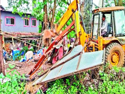 Action against hoarding, Lonavla city council rally | होर्डिंगविरोधात कारवाई, लोणावळा नगर परिषदेची धडक मोहीम