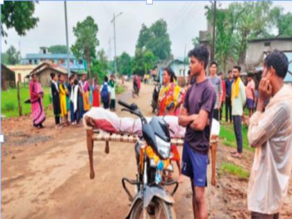 A cot on a bike, a dead body tied to it; No ambulance was found | दुचाकीवर खाट, त्यावर बांधला मृतदेह; रुग्णवाहिकाच मिळाली नाही