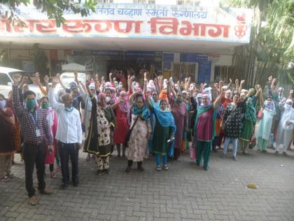 A two-hour strike by nurses at YCM Hospital in Pimpri | पिंपरीतील वायसीएम रुग्णालयामध्ये परिचारिकांचे दोन तास काम बंद लक्षवेधी आंदोलन 