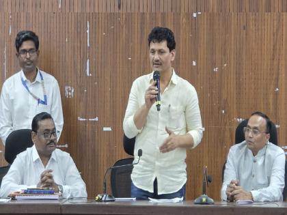 खासगी रुग्णालयात ‘रेफर’करण्यासाठी आपण नाही; आरोग्य मंत्र्यांनी शासकीय डॉक्टरांची केली कानउघाडणी