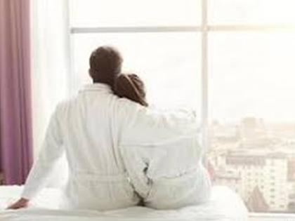 ऑफिस ट्रिप असल्याचं सांगून थायलंडला गेला, तिथे गर्लफ्रेंडसोबत सापडला, असं फुटलं रंगेल नवऱ्याचं बिंग