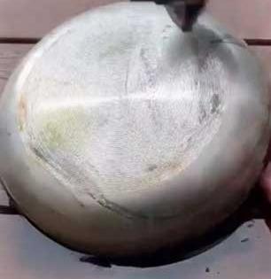 डोश्याचा तवा तेलकट, चिकट झाला? बघा सोपी ट्रिक- ५ मिनिटांत तवा नव्यासारखा स्वच्छ होईल