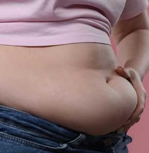 पोट फुगून टम्म झालं-अस्वस्थ झालात तर चटकन ३ पदार्थ तोंडात टाका, पोट एकदम हलकं होईल चटकन